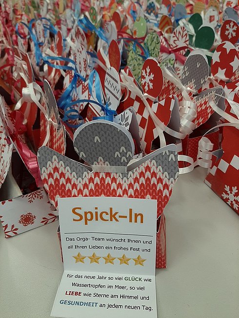 Weihnachtsengel mit Grußkarte vom Spick In 