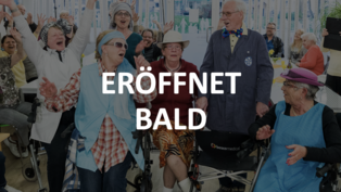WSG Nachbarschaftstreff Neueröffnung Gruppe von feiernden Menschen mit dem Text "Eröffnet bald"