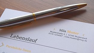 Bewerbung für WSG gedruckter Lebenslauf mit Kugelschreiber