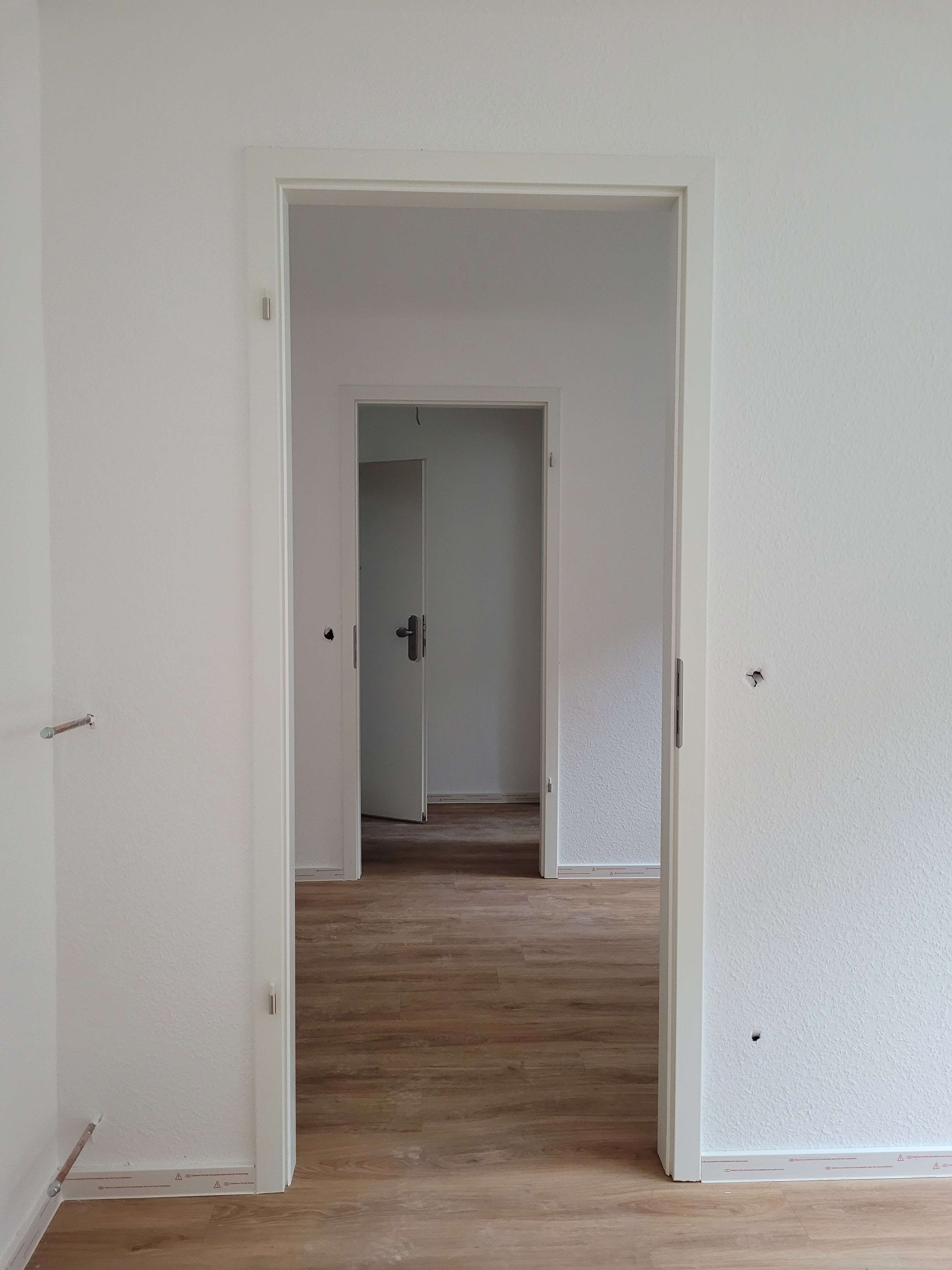 Blick Wohnzimmer zum Flur 