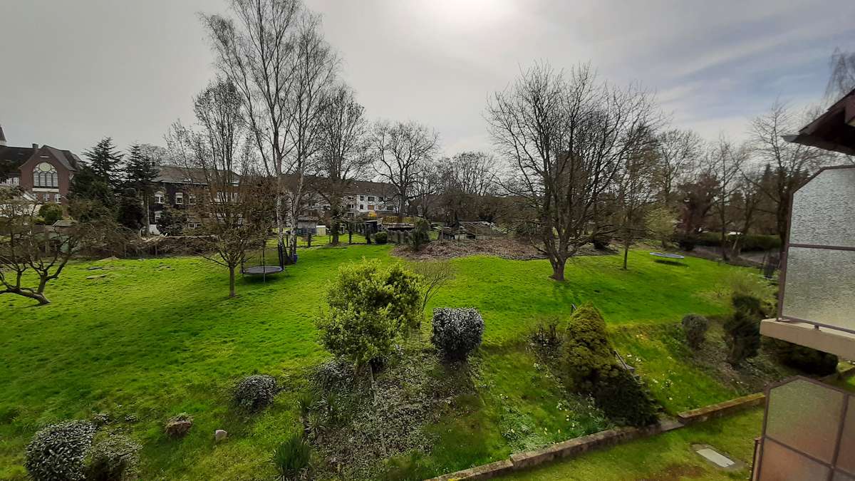 Ausblick Balkone in den Garten