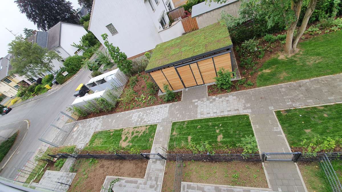 Müllstandort mit Fahrradhaus