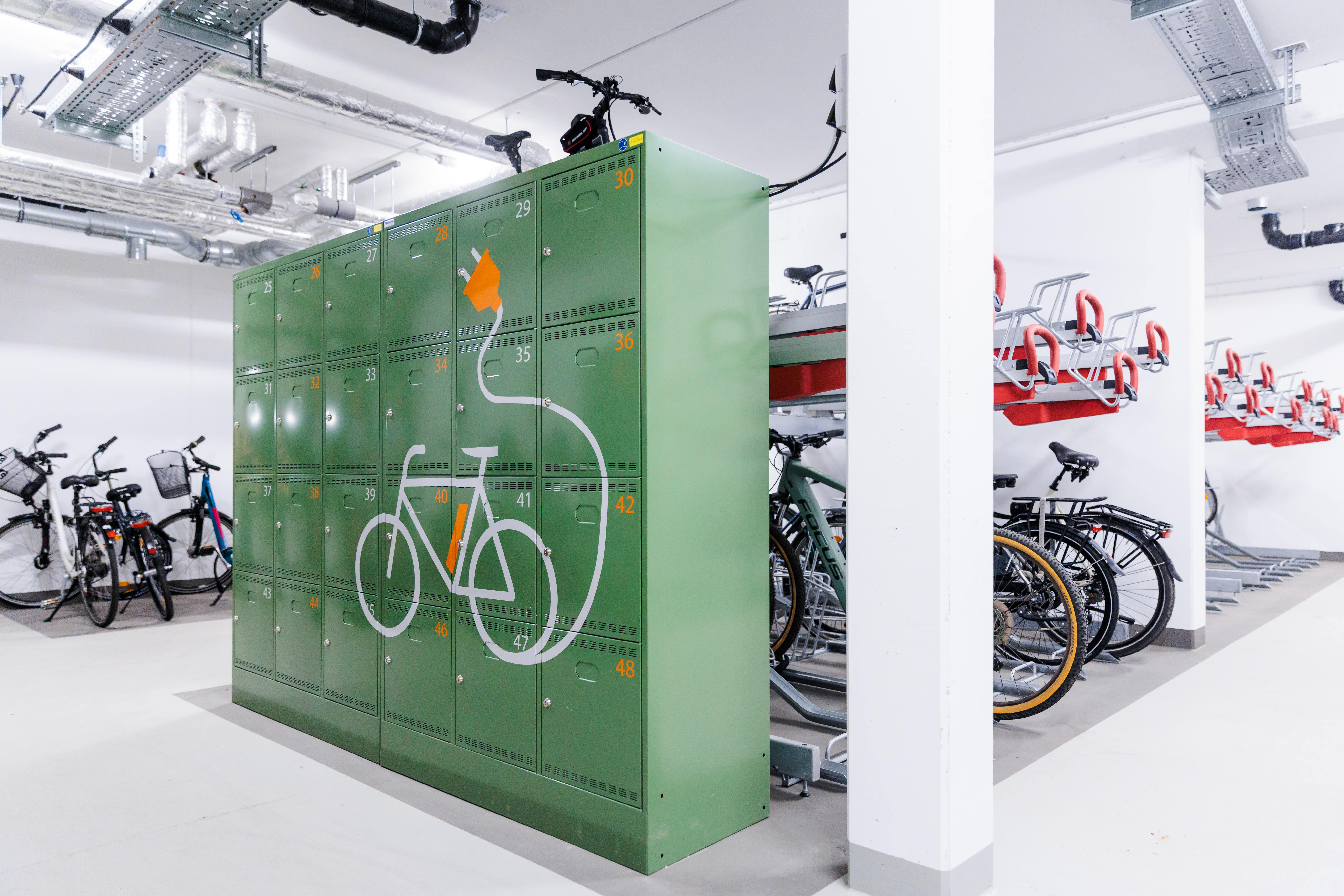 Fahrradkeller mit Spind für Akkus